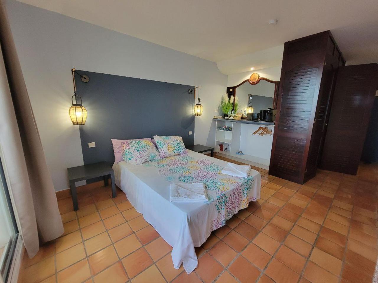 Studio Climatise Dans Residence Avec Piscine, A Proximite De La Mer La Trinité Dış mekan fotoğraf